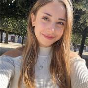 Enthousiaste Étudiante Libanaise Prête à Enseigner l'Arabe